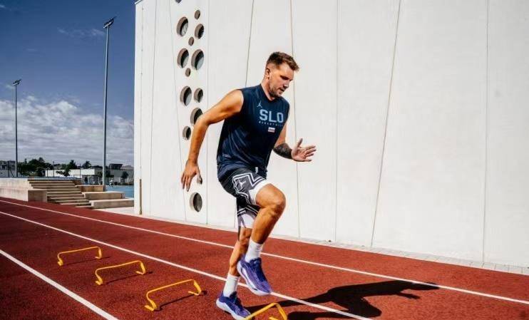 九游体育注册入口包含德布劳内新星晋级下一阶段表现突出，独行侠前途光明！气势如虹延续的词条