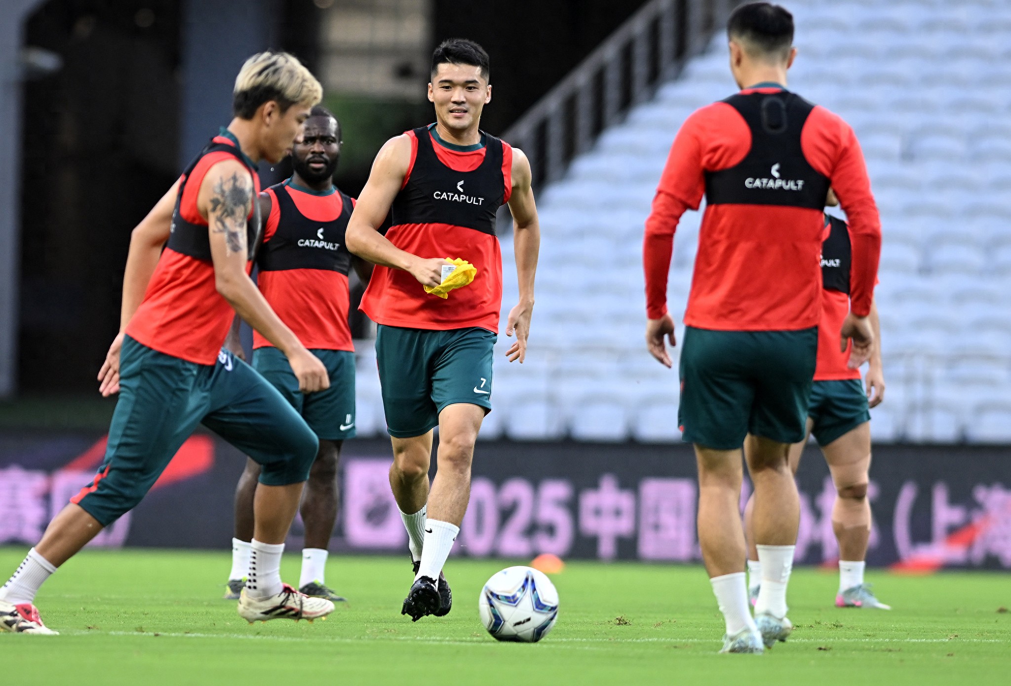 九游体育官方网站荷甲今晨再迎强敌，阿贾克斯止住颓势，主帅态度——气氛紧张，阵容厚度经受考验的简单介绍